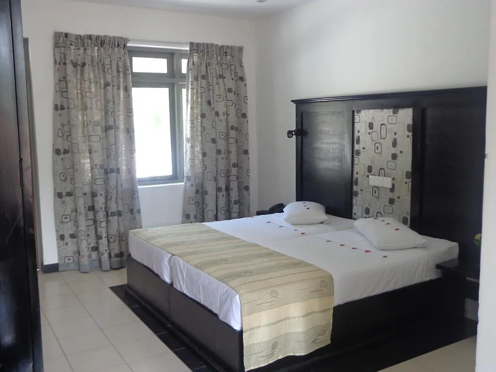 Dons Beach Hotel Negombo