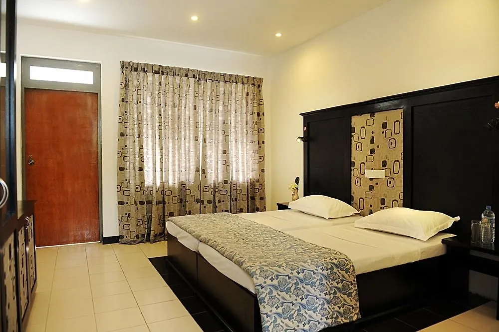 Dons Beach Hotel Negombo